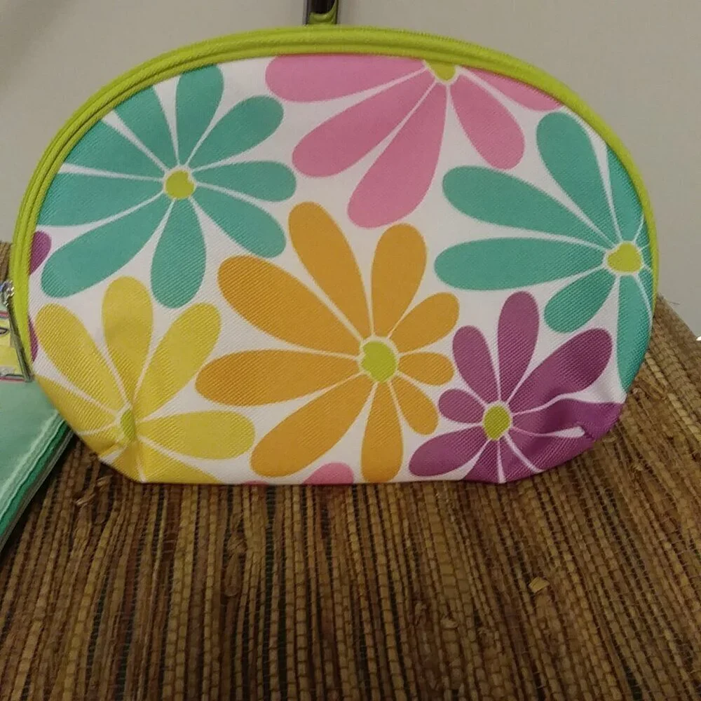 Clinique Aesthetic Clutch Duo ✨ Floral + Mint Patch Vibes